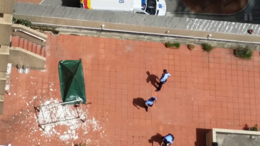 女子由20樓墮下平台，傷重死亡。
