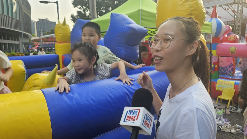 陳小姐帶同2名子女到場，直指今次活動規模大，讓小朋友不用跨區便可體驗更多新奇事情。