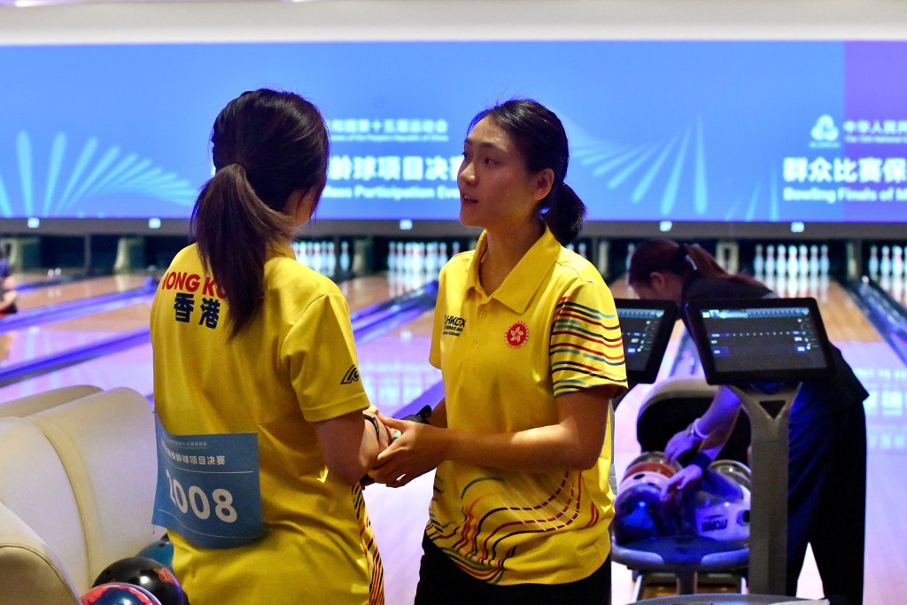 港女子隊成員梁芝榕(右)及李詠茵(左)。 港女子隊成員梁芝榕(右)及李詠茵(左)。