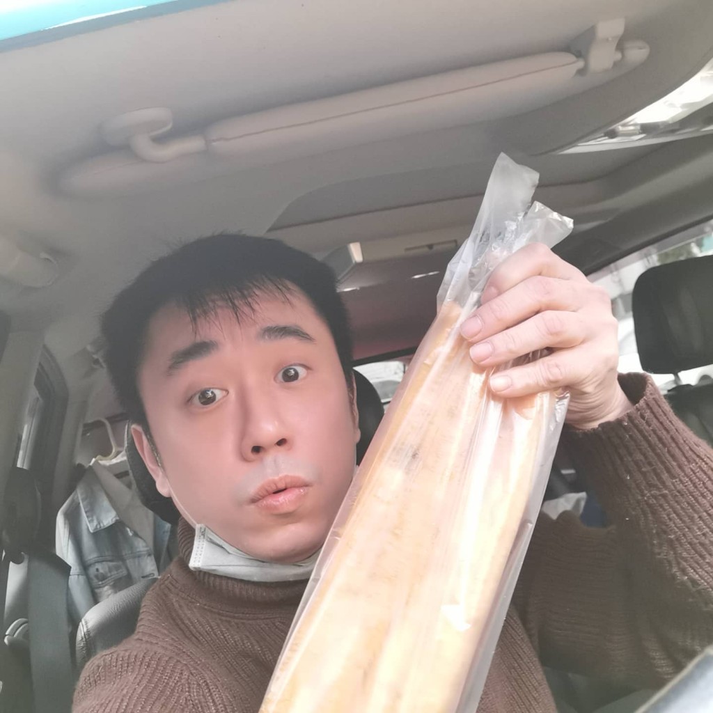 小彬彬說服大仔小小彬(溫玄曄)將做童星賺來的300萬新台幣(約76萬港元)積蓄,用來投資影視平台。 小彬彬說服大仔小小彬(溫玄曄)將做童星賺來的300萬新台幣(約76萬港元)積蓄,用來投資影視平台。
