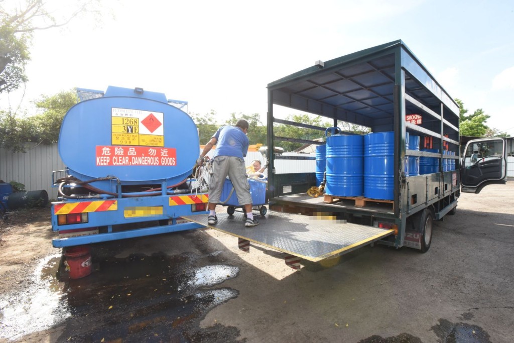 消防檢獲3000公升車用柴油。徐裕民攝