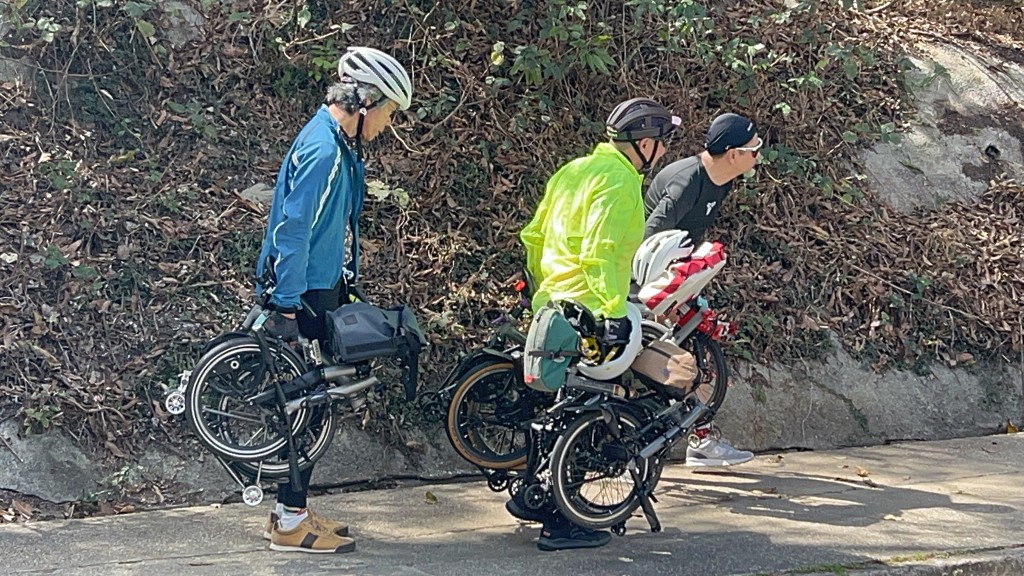死者的車友事後離去。