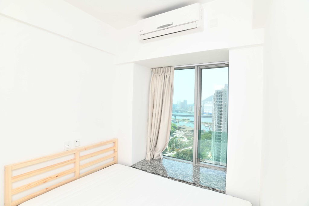 房間面積見使實用,可容納多組大形寢具。