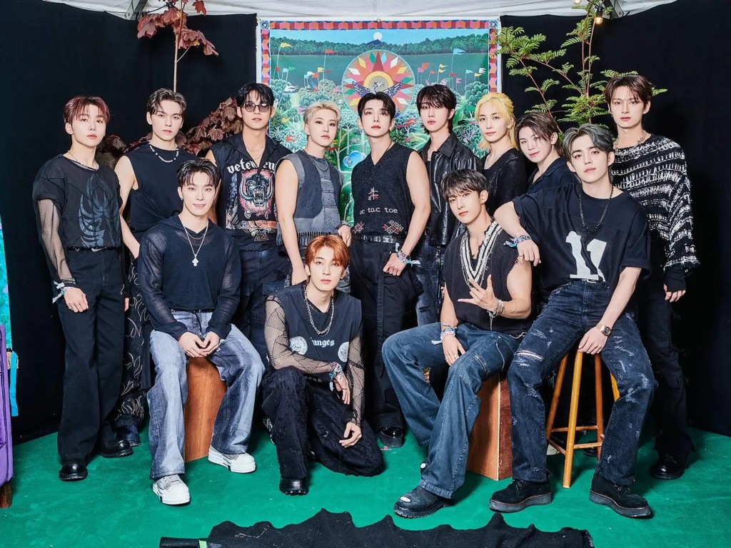 SEVENTEEN目前有名成員正當兵，包括Mingyu（左四）。