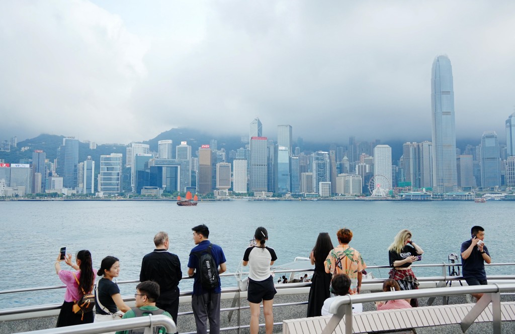 据政府数据显示,2024年香港的保险渗透率达18.2%,冠绝全球。 据政府数据显示,2024年香港的保险渗透率达18.2%,冠绝全球。