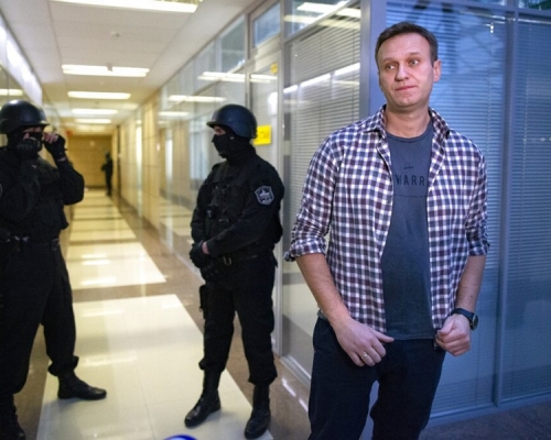 莫斯科法院裁定納瓦爾尼(右)創立的多個機為「極端組織」，將不能參加俄國9月國會選舉。AP資料圖片