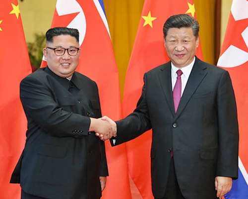 中國國家主席習近平(右)及北韓領袖金正恩(左)。新華社圖片