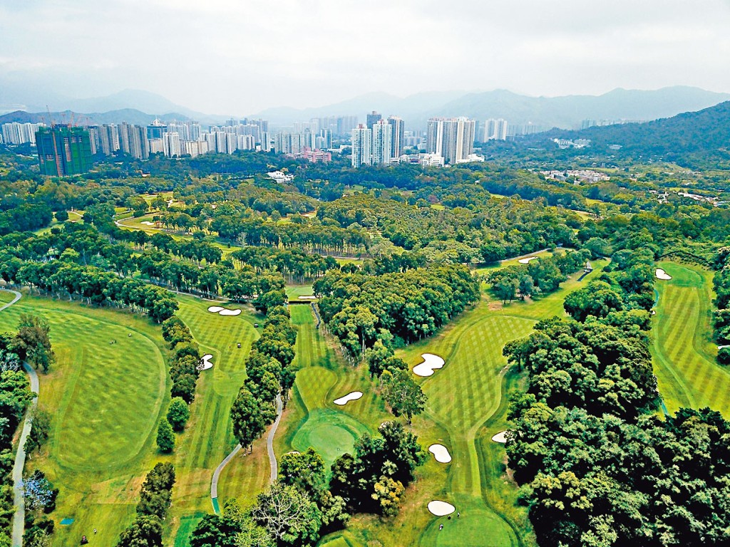 政府提出利用高球場最北端約九公頃土地,興建一萬二千個公營房屋單位。