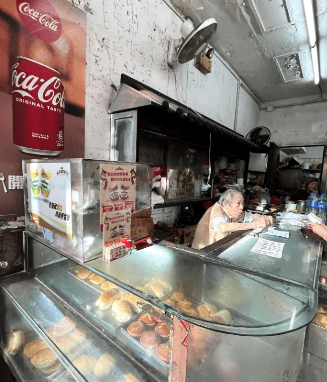 由於開業多年，店內設施陳舊。