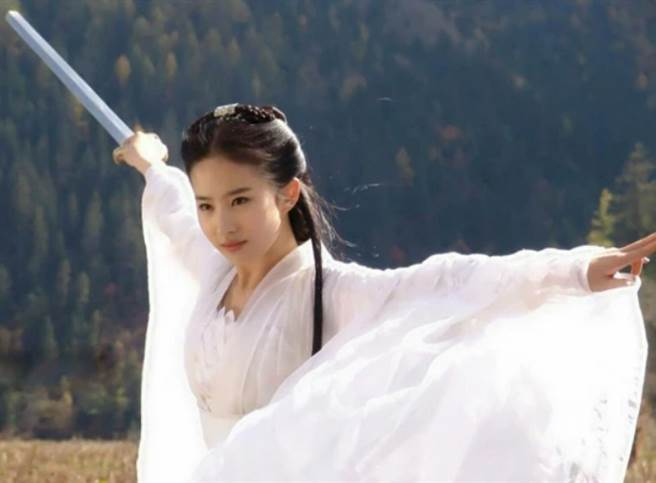 刘亦菲在《神雕侠侣》中饰演小龙女。