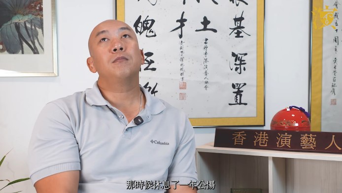李嘉抖足1年。 李嘉抖足1年。