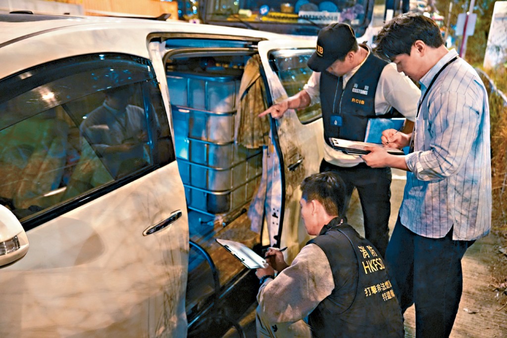 行動截獲載有非法燃油的車輛。