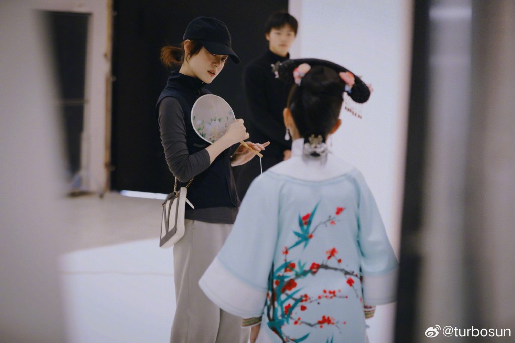 孫儷安排女兒影《甄嬛傳》的造型。 孫儷安排女兒影《甄嬛傳》的造型。