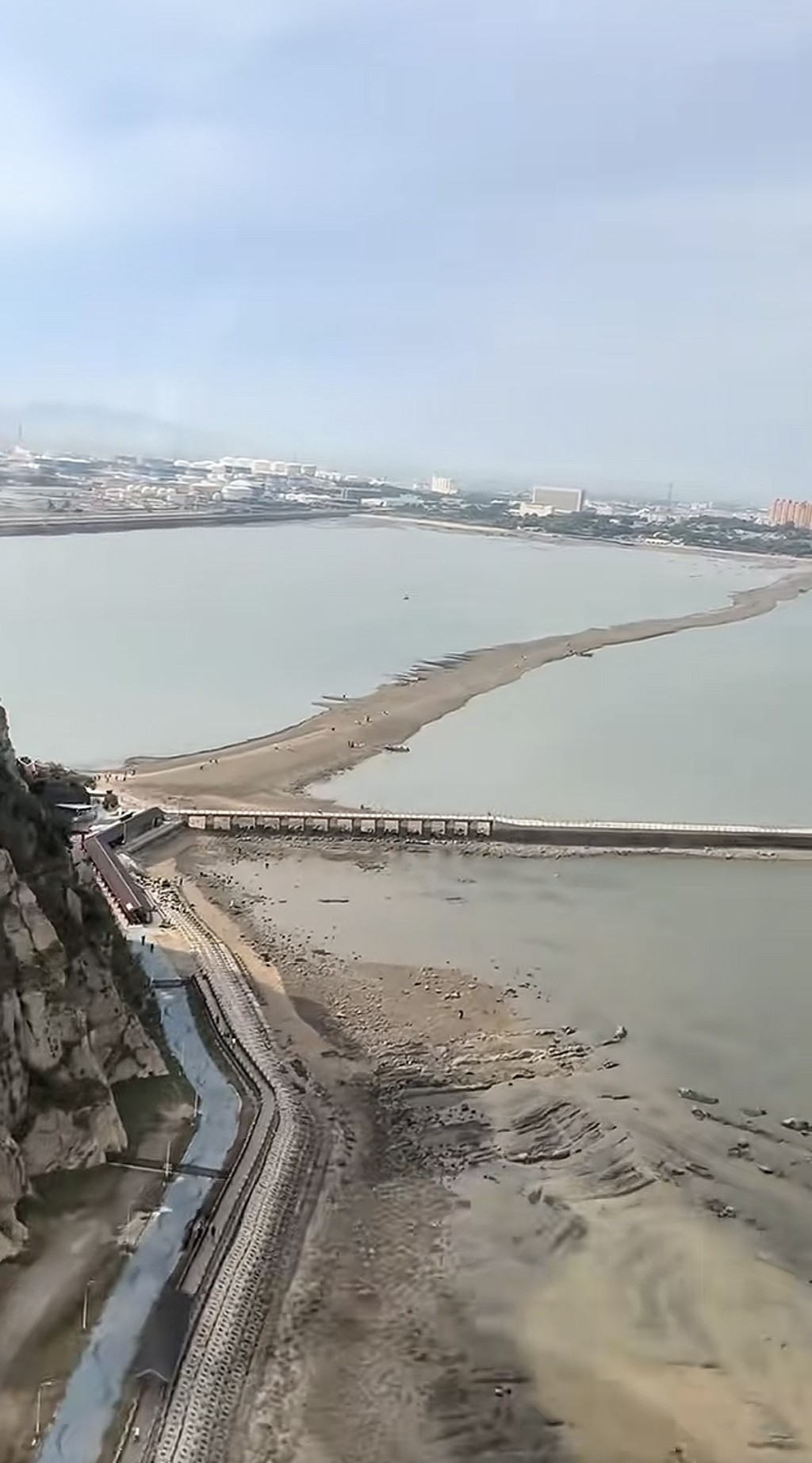 湖南家庭駕私人飛機返鄉。抖音@淺談
