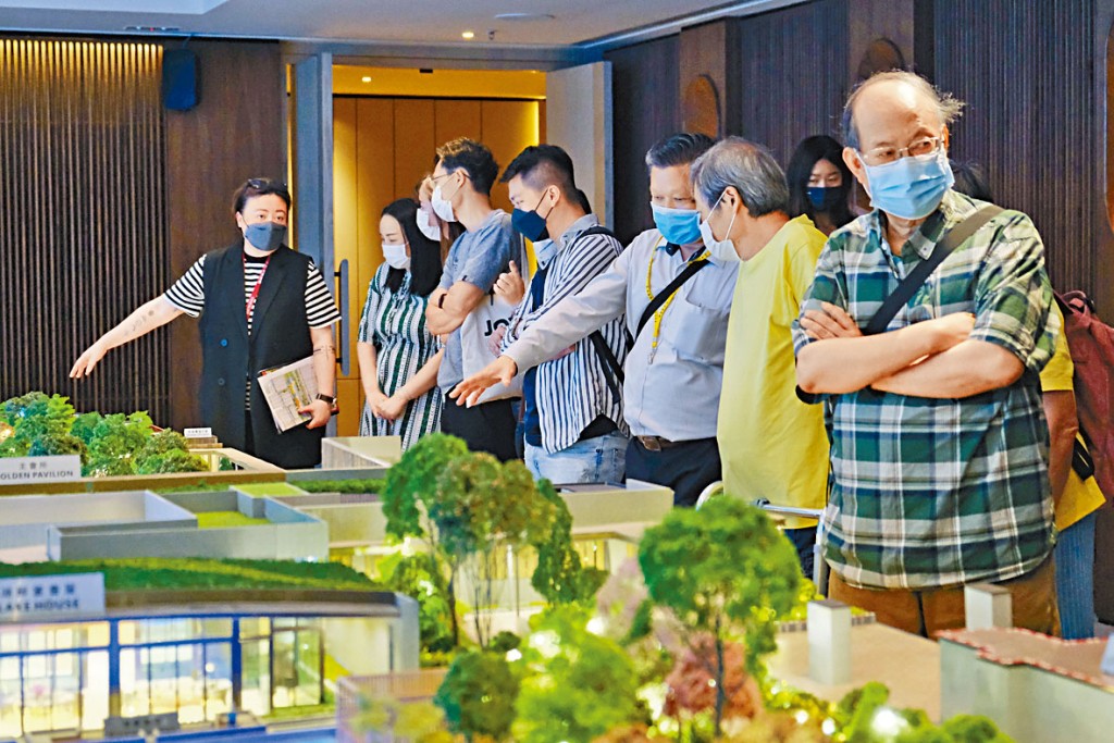 锦上路站柏珑I尽推3张价单共388伙于周五发售，项目暂收逾8000票，超额逾19倍。