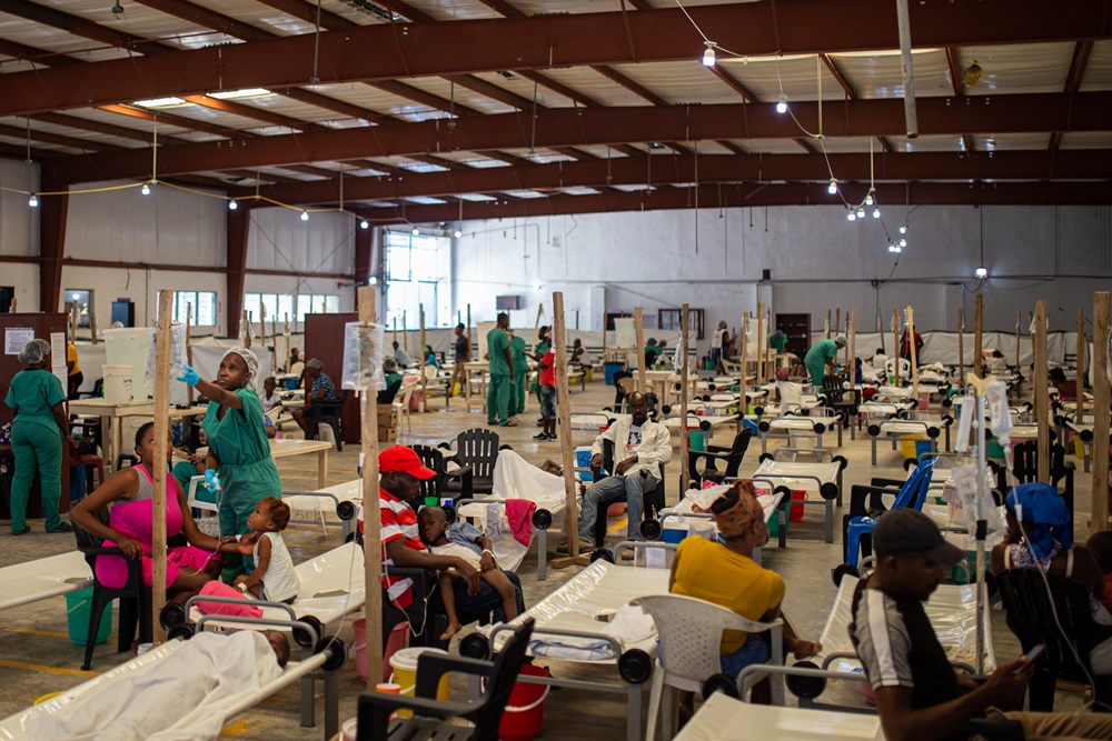 去年10月，海地再次爆發霍亂疫情，無國界醫生在當地開設多個霍亂治療中心。© MSF/Alexandre Marco