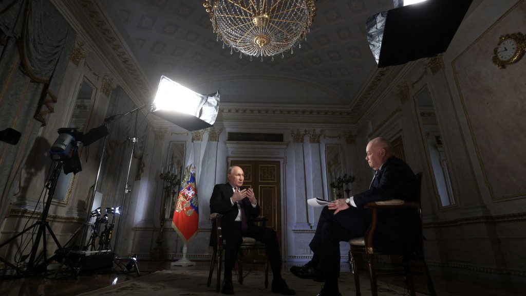 普京在俄羅斯大選前夕於克里姆林宮接受官媒專訪。 路透社