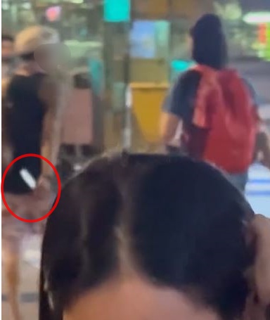 男子右手持刀（Threads/@l.l.8997_）