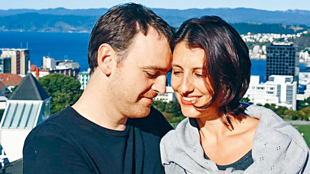 ■纽西兰女子西尔斯及丈夫维克斯是推动该国安乐死合法化的重要活动家，她不幸在二○一五年死于脑肿瘤。