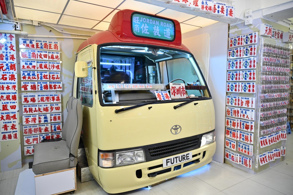 運輸署資料顯示截至去年9月，全港僅餘707輛領牌紅色小巴，較2014年高峰期大幅減少。