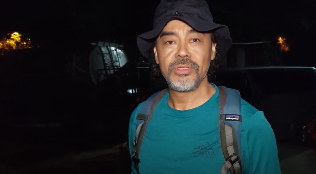 青雲的造型有點似考古學家。