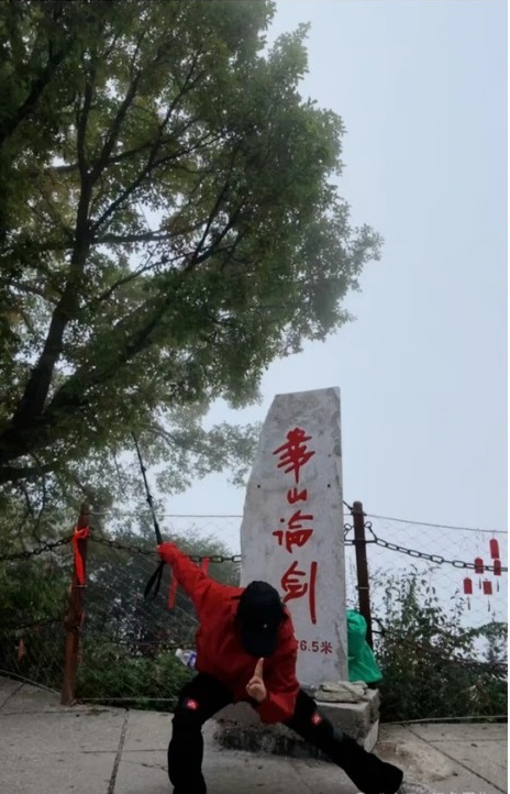 贵州女5日爬完五岳，白天行山夜晚睡卧铺赶路。小红书