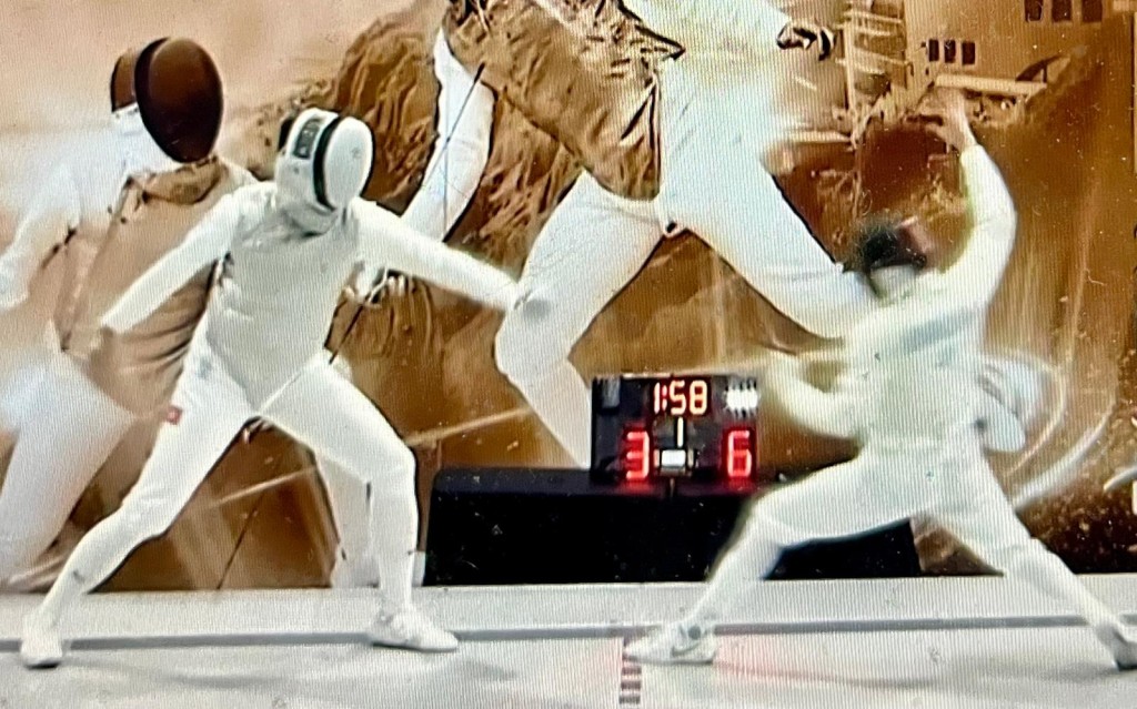 家朗(左)在准决赛中。直播截图 家朗(左)在准决赛中。直播截图