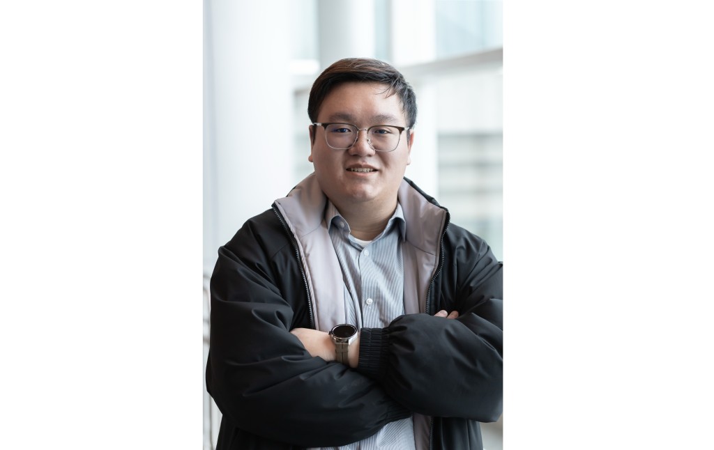 畢業生鄧建榮表示香港建造學院免學費有津貼，讓他毋須擔心經濟負擔，安心專注學業。