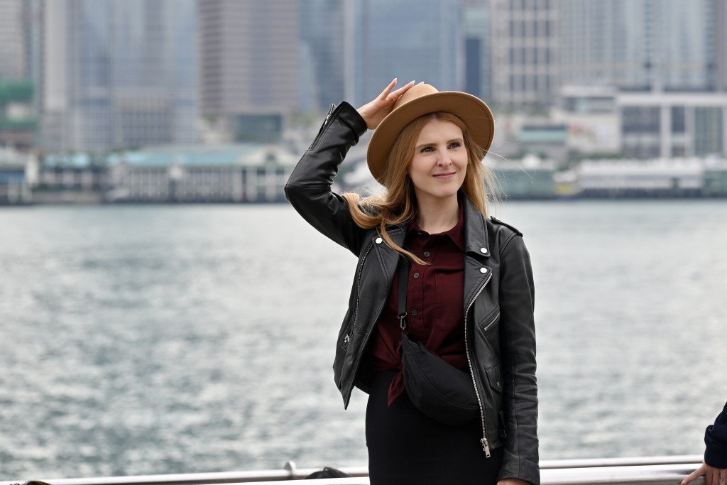 天文台表示,一道冷鋒會在明晚(17日)至星期二(18日)初時橫過廣東沿岸。 天文台表示,一道冷鋒會在明晚(17日)至星期二(18日)初時橫過廣東沿岸。