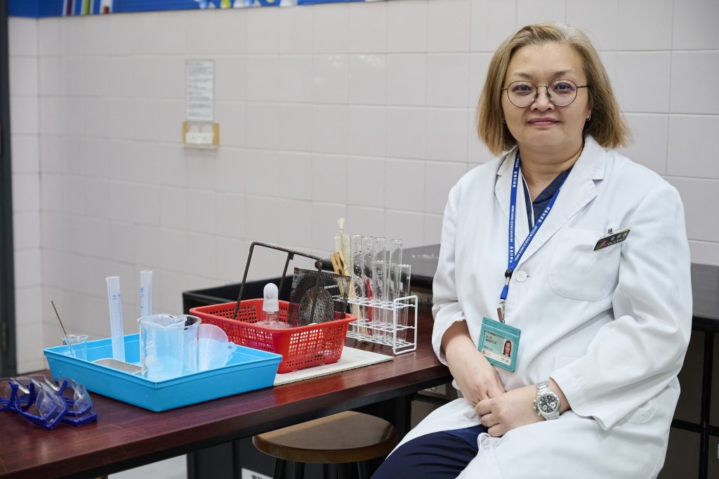 資深導賞員梁小麗分享長者實驗班的一些趣事。(由香港科學館提供) 資深導賞員梁小麗分享長者實驗班的一些趣事。(由香港科學館提供)