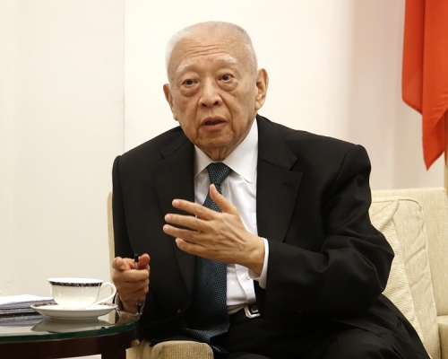 董建華對香港的前景持樂觀態度。