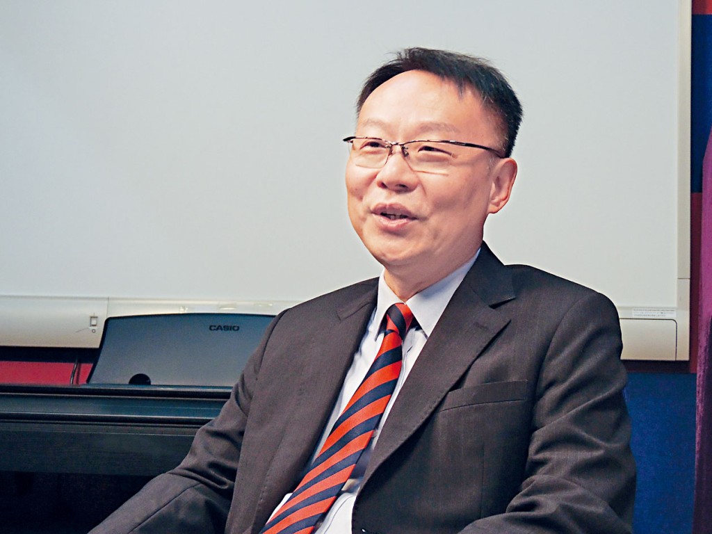 「電子大王」顧明均，自一六年起質疑母校前校監陳之望（圖）的博士學歷。