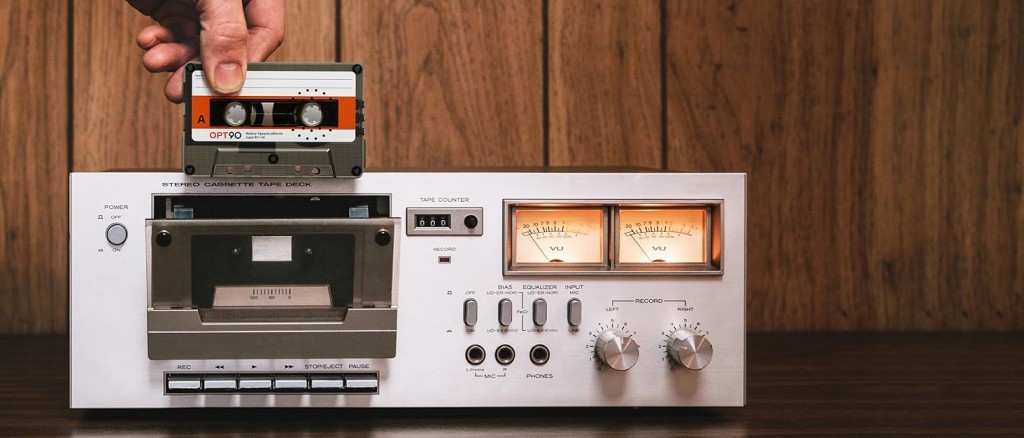 OPT90外形大小百分百參照卡式錄音帶來設計，造型幾可亂真。