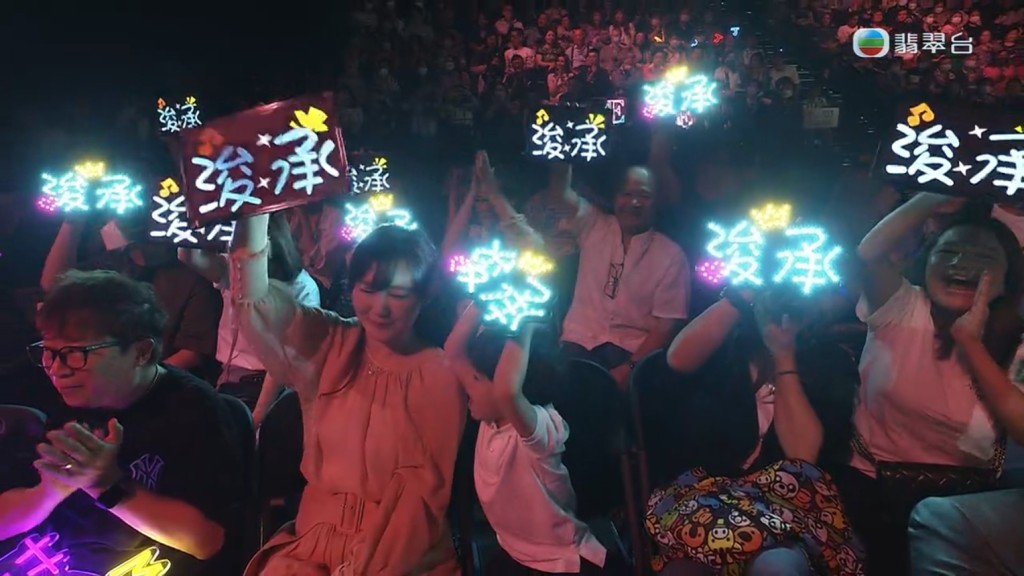 趙浚承的太太和兒子到場支持。 趙浚承的太太和兒子到場支持。