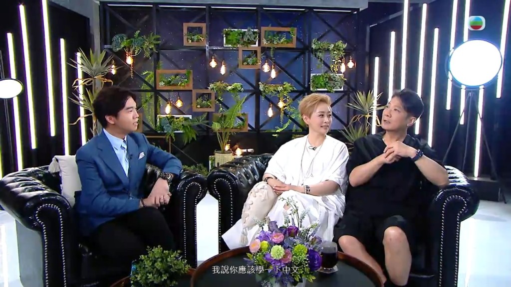 錢嘉樂與湯盈盈作客TVB訪談節目《一周星星》。