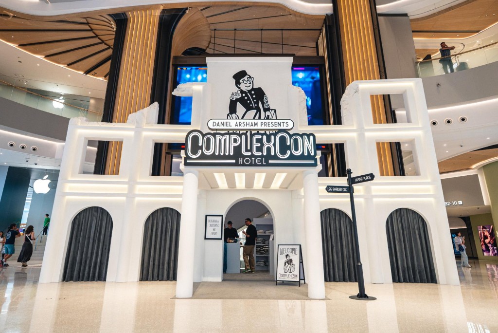 ComplexCon全球藝術總監Daniel Arsham設計的藝術裝置「ComplexCon Hotel」,即日起起移師至銅鑼灣希慎廣場! ComplexCon全球藝術總監Daniel Arsham設計的藝術裝置「ComplexCon Hotel」,即日起起移師至銅鑼灣希慎廣場!