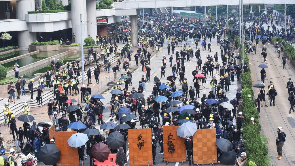 2019年9月29日，大批示威者在政總附近聚集。 資料圖片