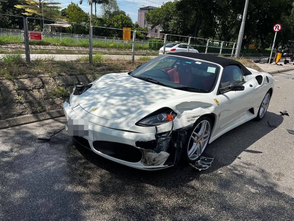 法拉利車頭損毀。fb小心駕駛(討論別人同駕駛態度)圖片