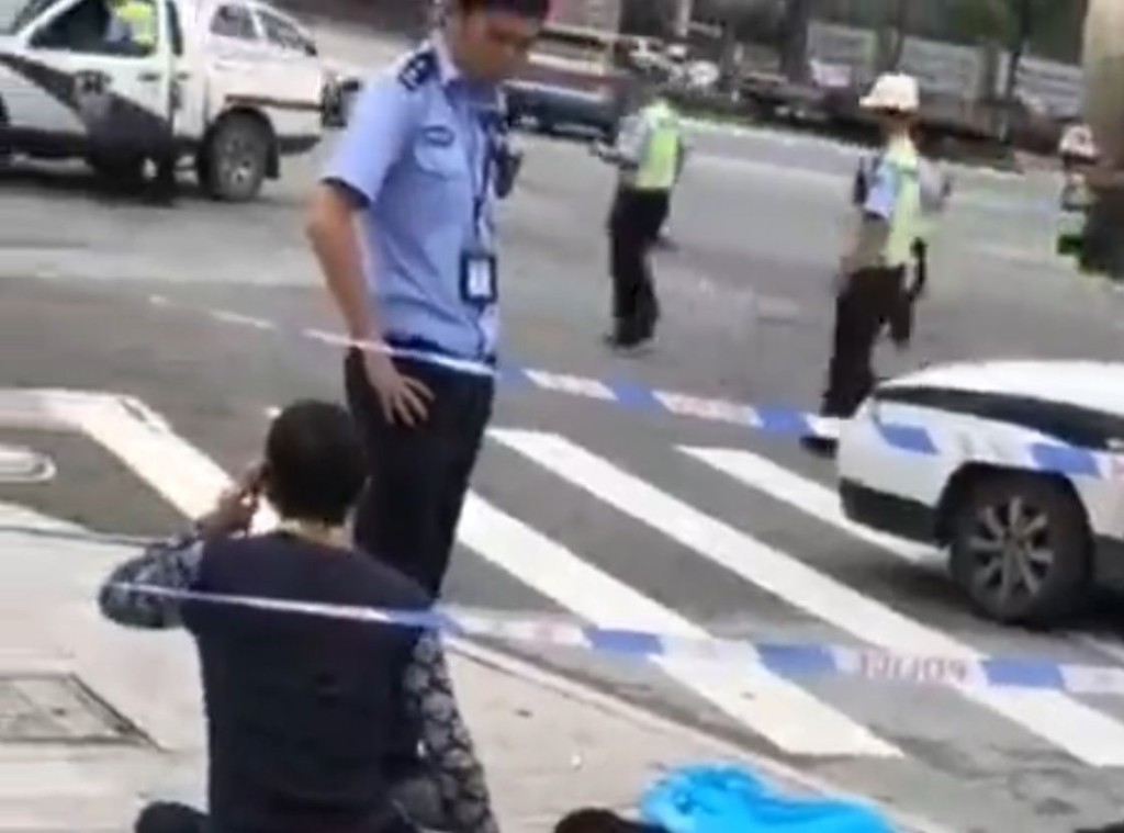 疑似為死者的公司打來催促送餐,令家屬不禁大罵對方。網圖