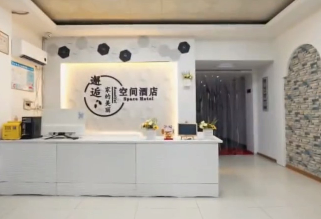 景德鎮酒店國慶期間房價暴漲十倍。微博@法潤朝陽 景德鎮酒店國慶期間房價暴漲十倍。微博@法潤朝陽