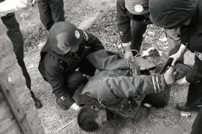 4名歹徒最終難逃法網制裁。(網易新聞) 4名歹徒最終難逃法網制裁。(網易新聞)