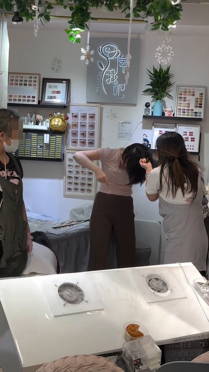 長髮美甲師一直不肯放手。07._.81@Threads片段截圖 長髮美甲師一直不肯放手。07._.81@Threads片段截圖