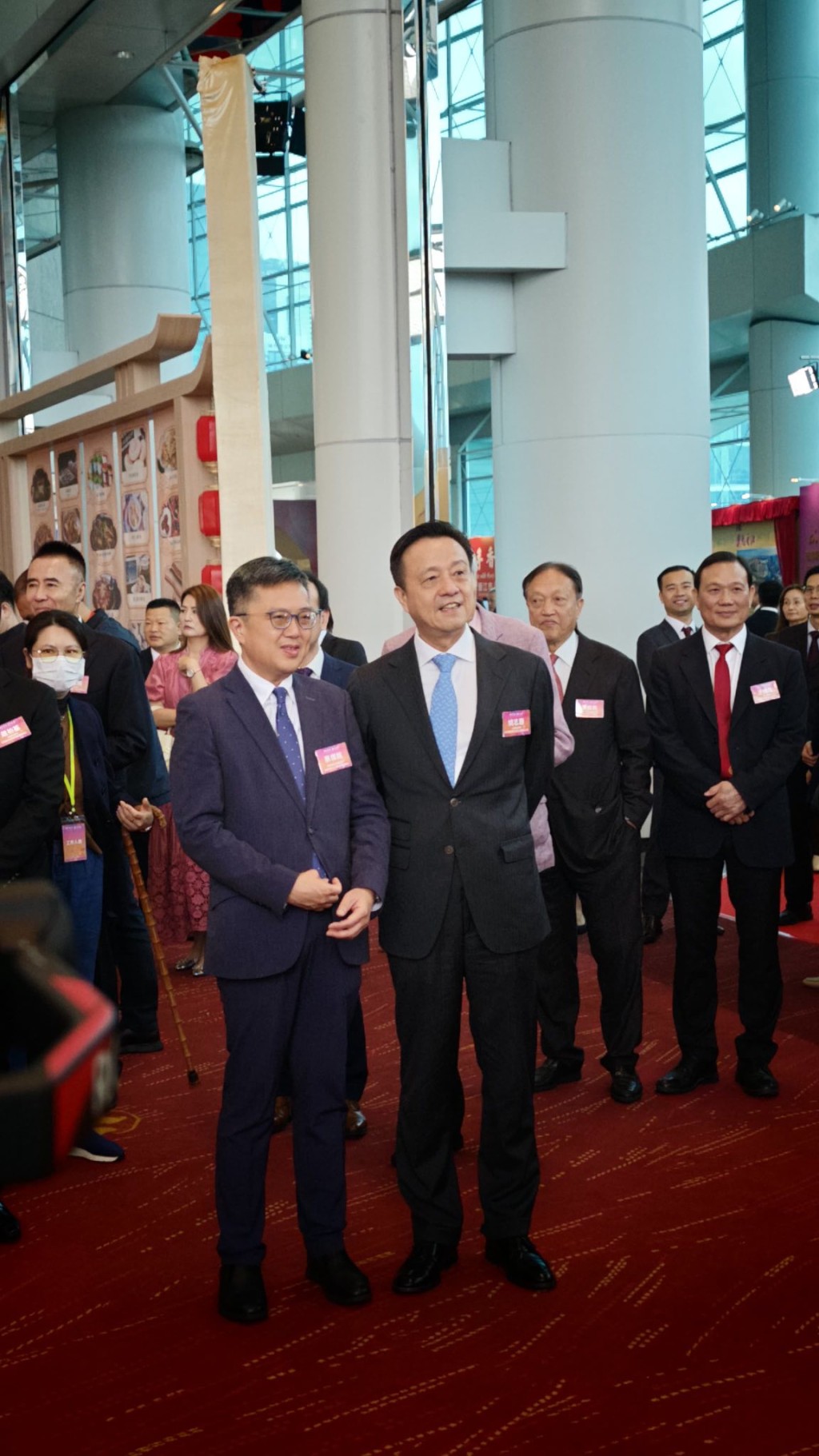 蔡杰铭指，晋江市明确将信息技术、生命健康、新材料等列为两地合作机遇，正正与香港推进新型工业化相呼应。创新科技及工业局fb