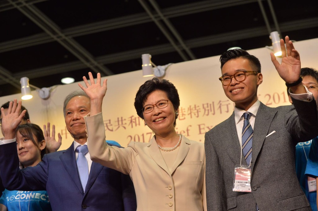 林鄭指,用facebook亦是自己兒子交託必須要「學習同做好」。