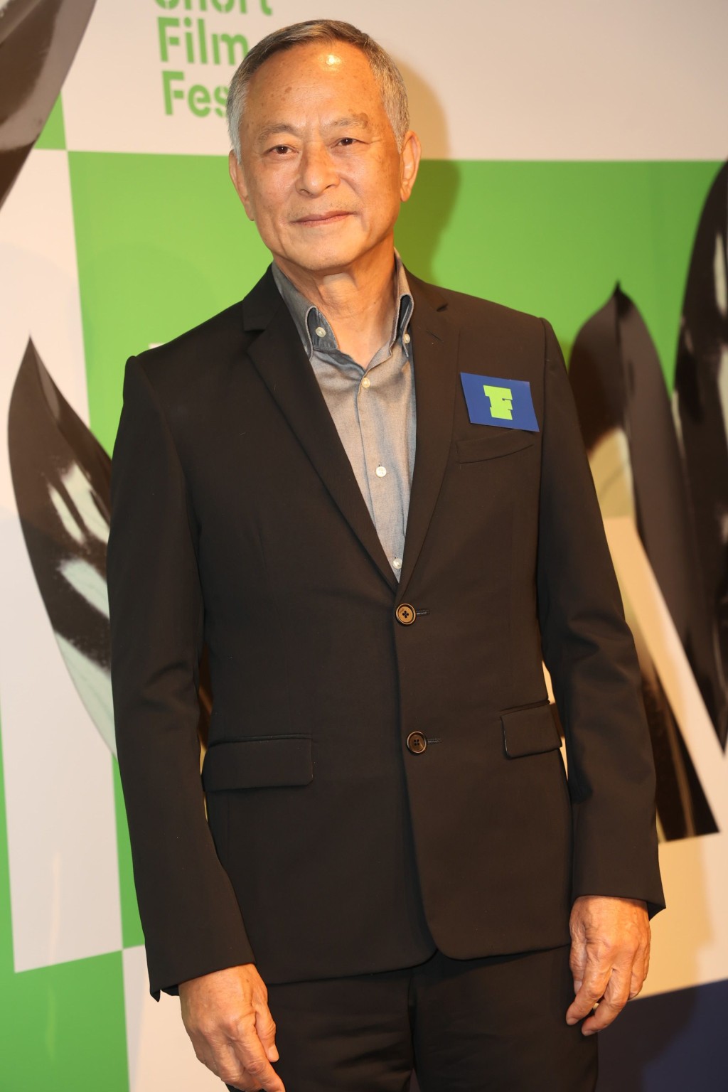 武侠片式微后，余稳淡出影坛，转到TVB工作，因而认识了导演杜琪峯（图）。