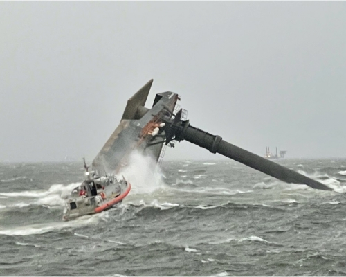 路易斯安那州船隻翻沉，仍有12人失蹤。網圖