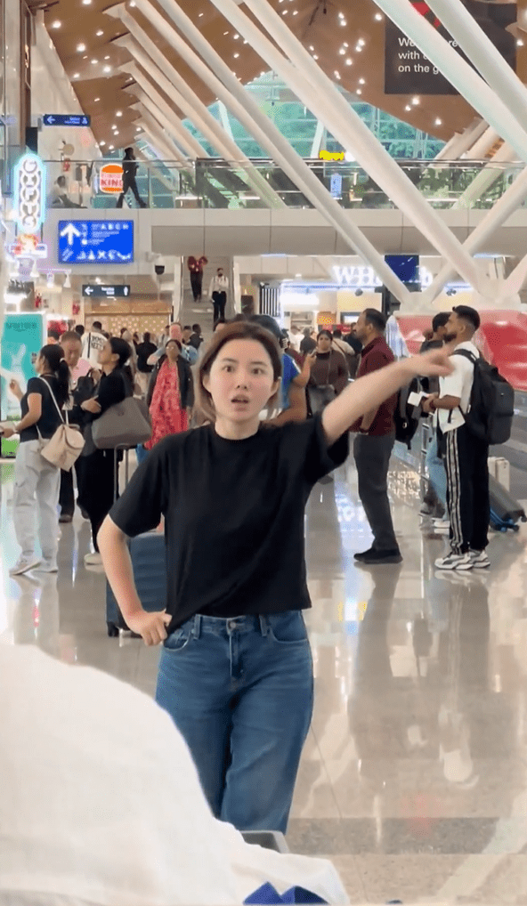 內地網紅「是你的格格」大鬧吉隆坡機場。AnkitaJainGenZ@X 內地網紅「是你的格格」大鬧吉隆坡機場。AnkitaJainGenZ@X