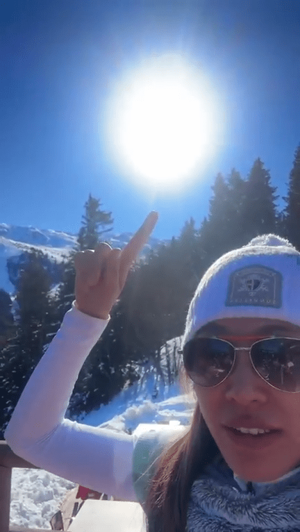 近日李美慧一家去了法國滑雪度歲。 近日李美慧一家去了法國滑雪度歲。