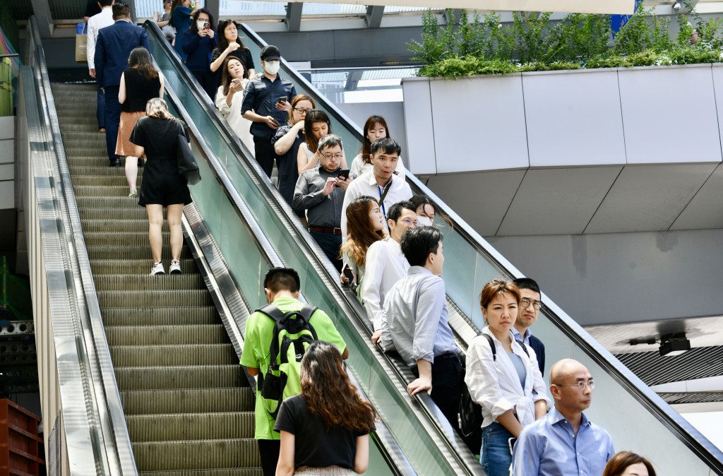 政府安排公務員參與今晚的演練，預料有63,000人參與。資料圖片