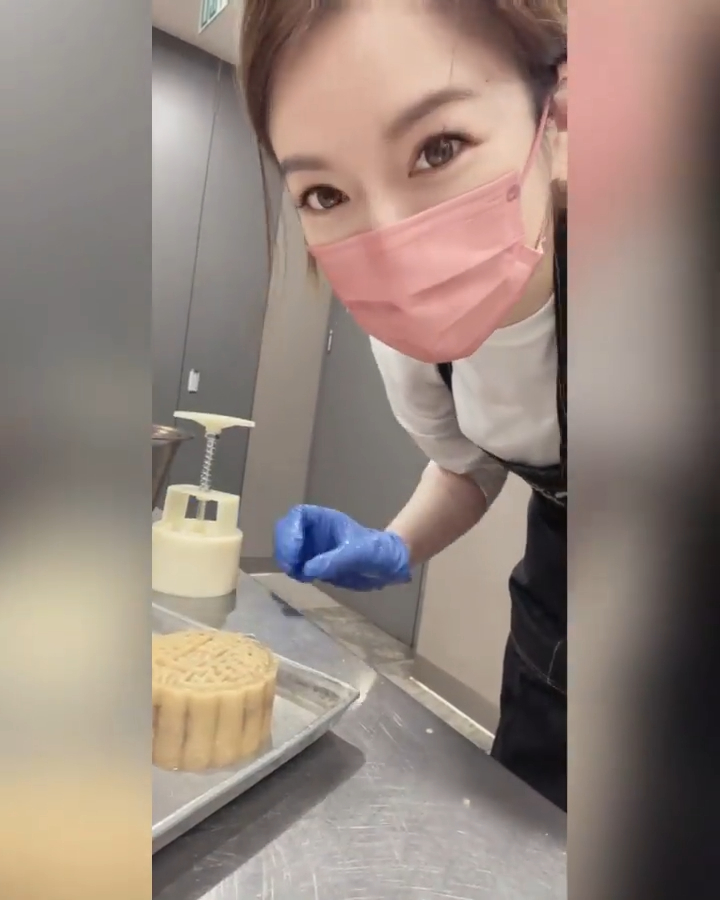 有板有眼。